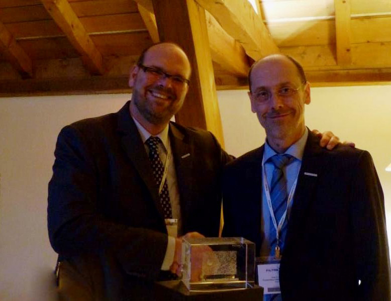 Freudengberg Filtration Technologies' Alexander Oelsner accepts the Filtrex Innovation Award