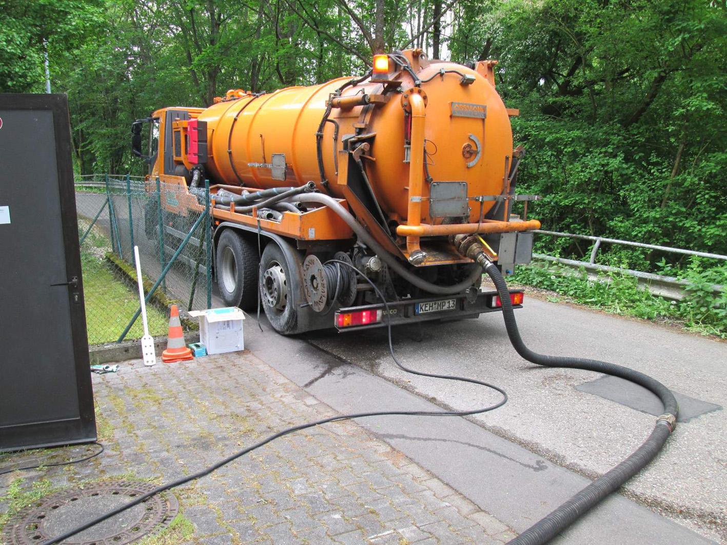 A pump truck is on standby 24 hours a day to deal with blockages at the Kelheim station.